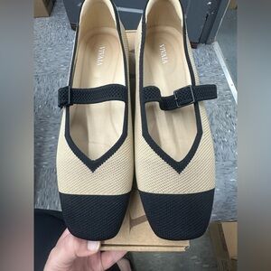 Vivaia shoes size US 9